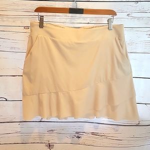 Women's golf skirt with built-in shorts